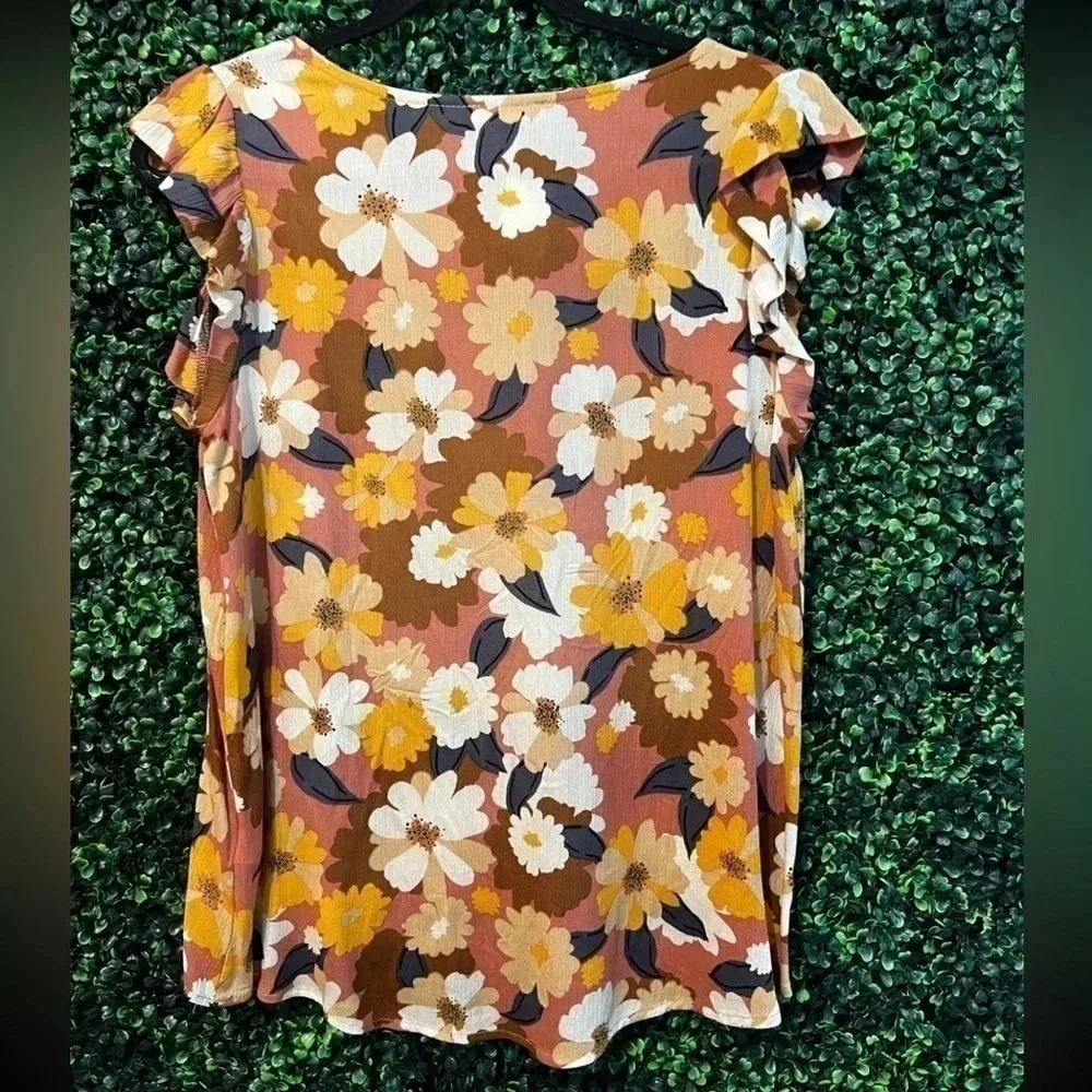 Boutique brand Les Amis floral ruffle sleeve top - Size medium new. - Picture 3 of 6